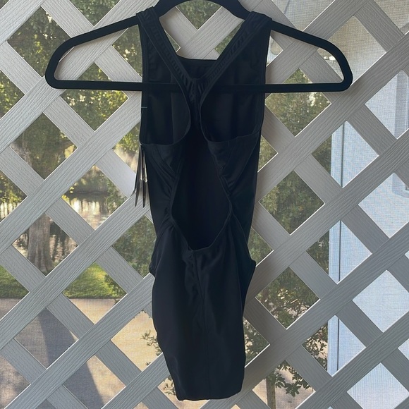 TYR ‘TYReco Maxfit’ Swimsuit - Picture 4 of 11